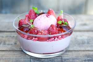 Roasted-Strawberry-Bavarois-with-Dandelion-and-Burdock-Jelly-2
