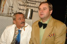 imagine-din-spectacolul-maimuta-in-baie-in