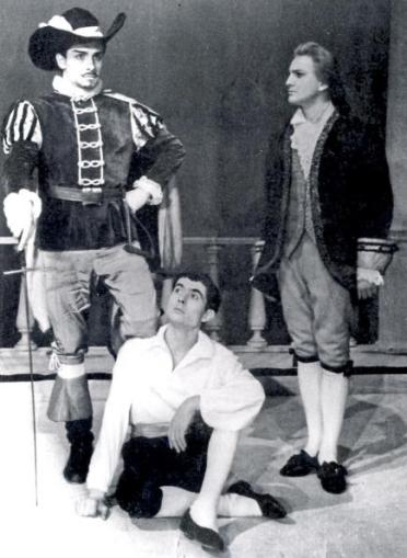 Vladimir Zaiciuc (stanga) in spectacolul Vicleniile lui Scapin