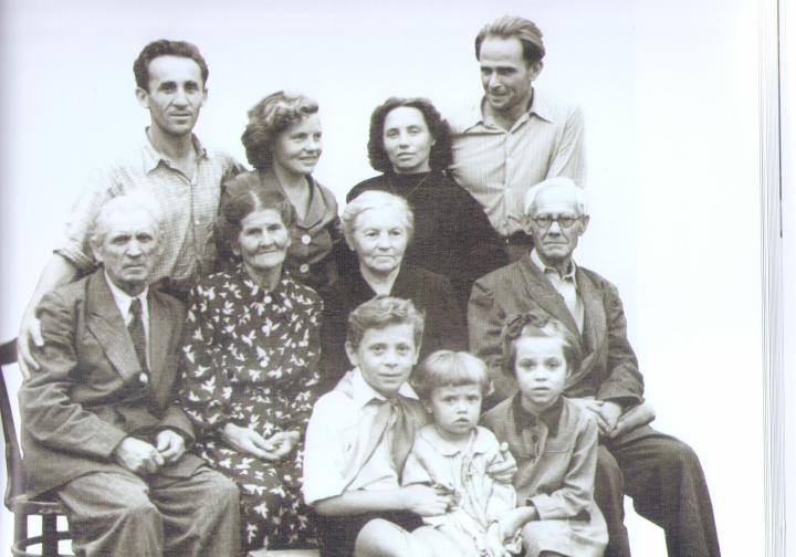 Valentina Rusu Ciobanu, Lică Sainciuc. Mica istorie din albumul de familie