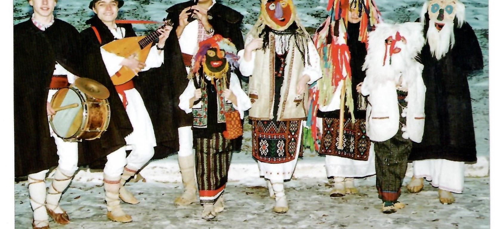 Imagine din volumul „Creații populare din repertoriul Ansamblului Etno-Folcloric „Moștenitorii”” de Valeriu Chiper și Ion Popov